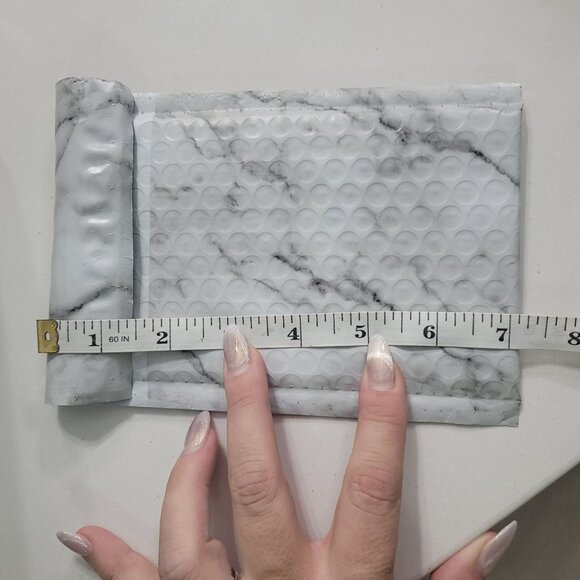 Marble-Print Bubble Mailers Set Of 37 - 5” x 7” Self-Seal Padded Envelopes - Picture 4 of 7